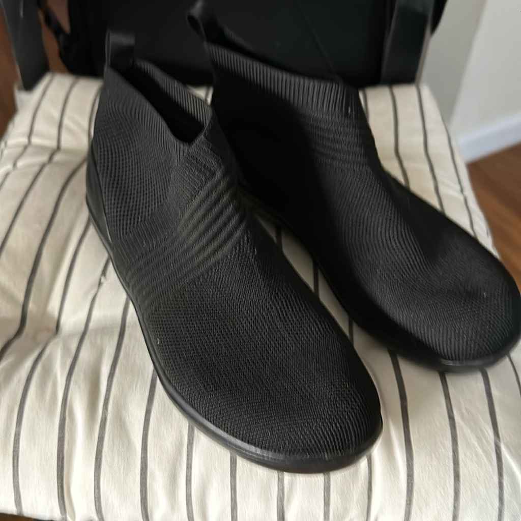 Clark’s Booties Euc